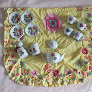 Maplelea KC24 Time for Tea Set for 4 Dolls + Tablecloth Retired 2021